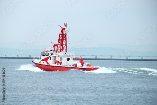 憧れの港町・神戸クルージング。青い海と都会のランドマークを巡るロマンチックな旅