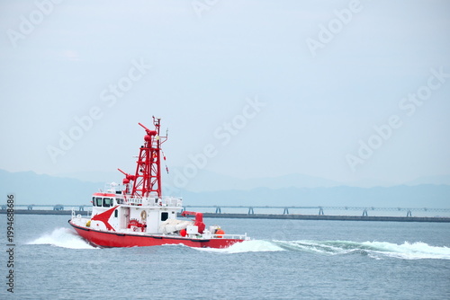 憧れの港町・神戸クルージング。青い海と都会のランドマークを巡るロマンチックな旅