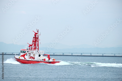 憧れの港町・神戸クルージング。青い海と都会のランドマークを巡るロマンチックな旅
