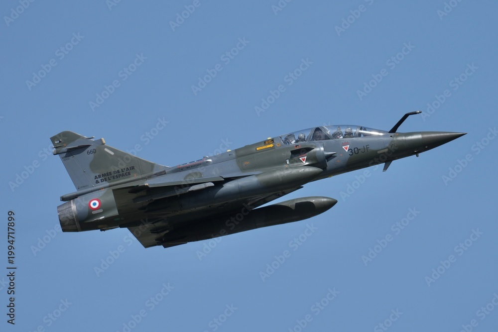 Obraz premium Mirage 2000D Français en montée de face 
