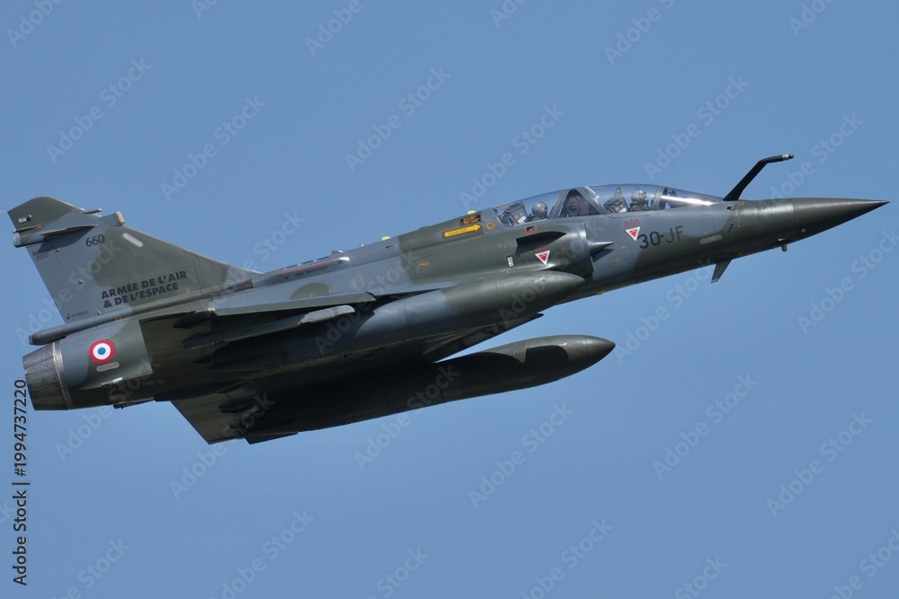 Obraz premium Mirage 2000D Armée de l'air et de l'Espace en montée gros plan