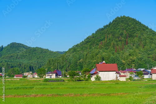福島県会津の美しい田園風景 里山と水田のある景観
