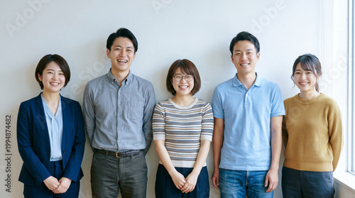ベンチャー企業のビジネスチーム・スタートアップで働く日本人男女5人のポートレート
