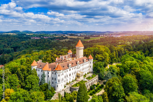 Foto Magnificent Konopiste castle sits in Beneov, Central Bohemian, Czech Republic, Explore the stunning architecture of the Konopiste castle in Beneov, Central Bohemian, Czech Republic
