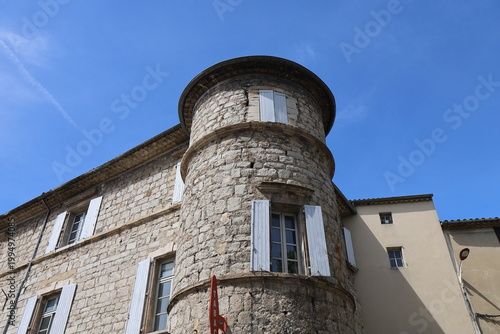 Bâtiment typique, vue de l'extérieur, village de Anduze, département du Gard, France