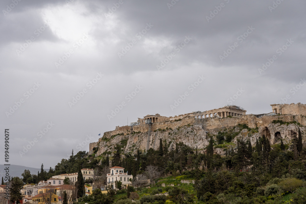 Obraz premium Stunning panoramic view of the Acropolis of Athens, featuring the Parthenon and the Odeon of Herodes Atticus, captured from Philopappos Hill under a clear blue sky