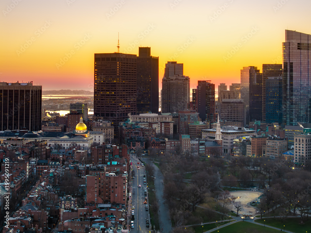 Fototapeta premium Boston skyline sunrise over Boston Common aerial