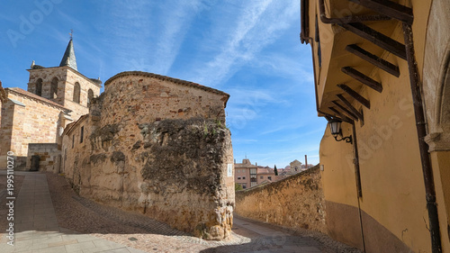 Canvastavla A street in Zamora leading toward the Church of San Cipriano, with its Romanesqu