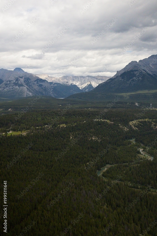 Obraz premium Landscape View of Banff National Park on a Cloudy Summer Day with a Blue Sky