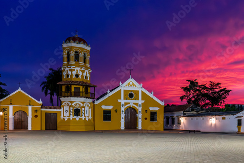 Cuadro en lienzo Colombia, colorful sunset over the  Santa Barbara church in Santa Cruz de Mompós