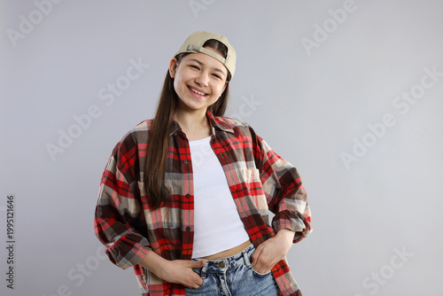 Fotografía Portrait of beautiful teenage girl on grey background
