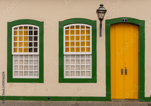 Obraz na plátně Fachada de uma casa colonial