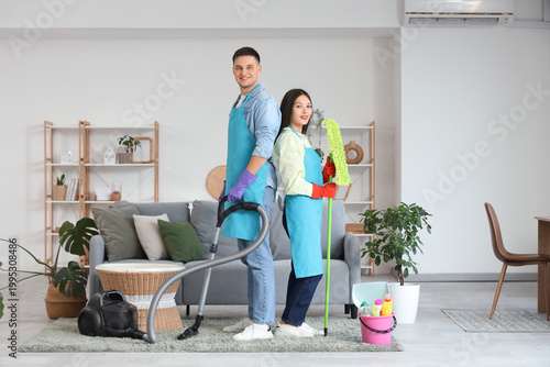 Cute young couple with vacu...