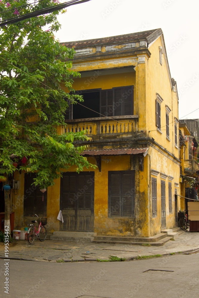 Fototapeta premium An old historic house in the ancient town of Hoi An.
