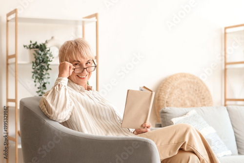 Old woman in eyeglasses rea...