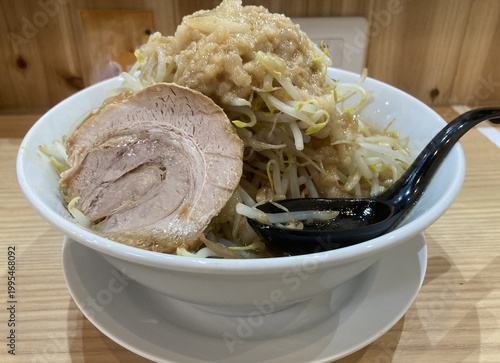 そびえ立つ次郎系ラーメン