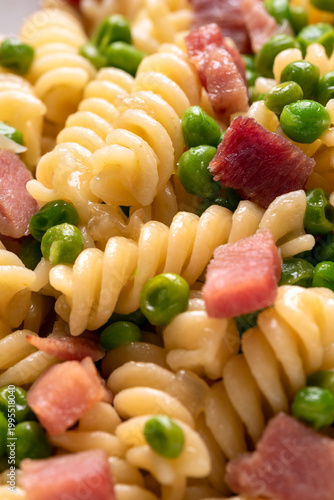 Fusilli con pisellini e prosciutto cotto, Pasta Italiana 