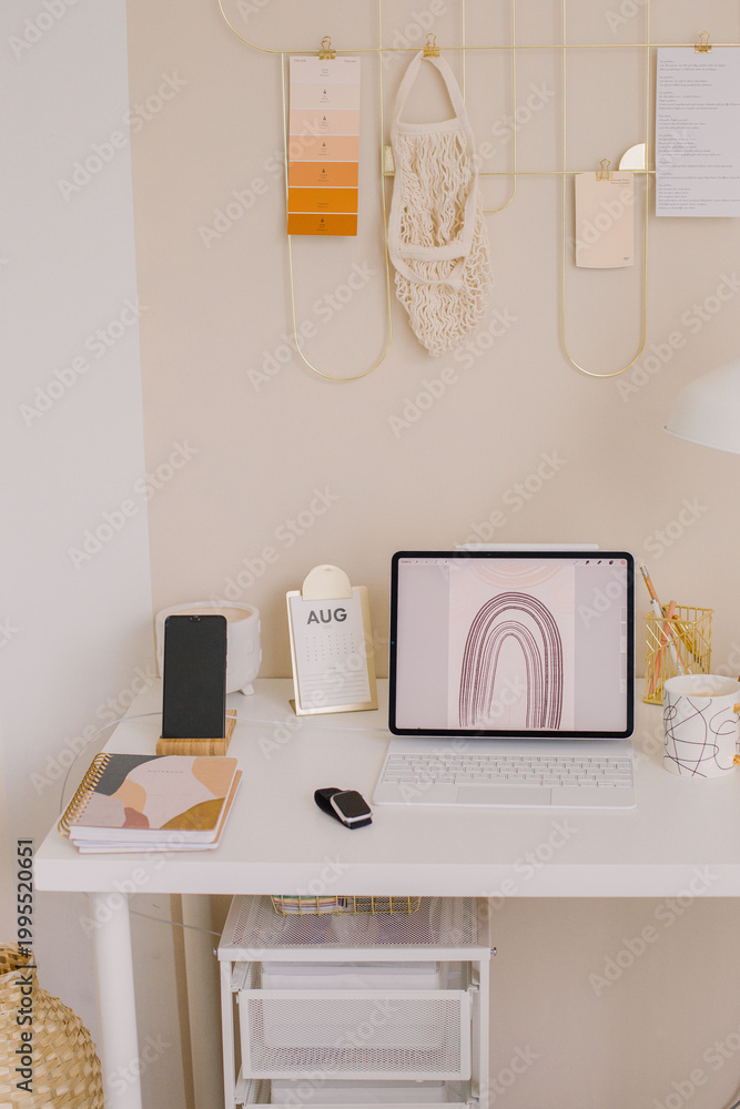 Obraz premium Minimal Desk Setup With Tablet Workspace