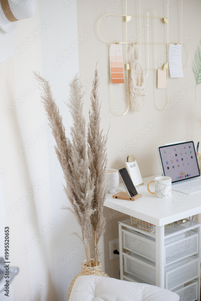 Naklejka premium Cozy Minimal Workspace With Pampas Decor