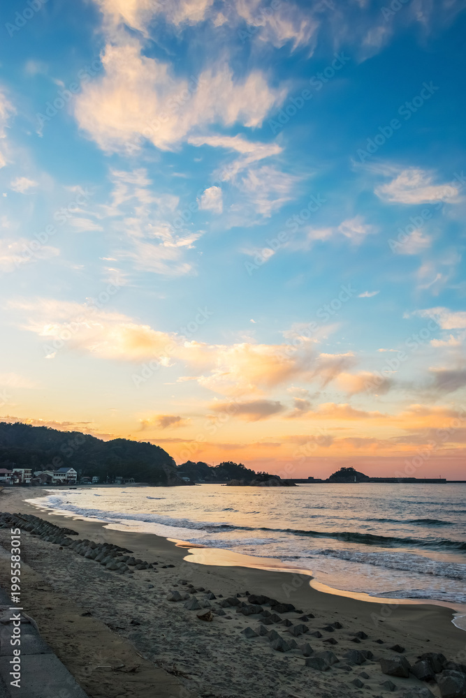 Fototapeta premium Beautiful Evening Seascape of Uradome Coast in Tottori Japan