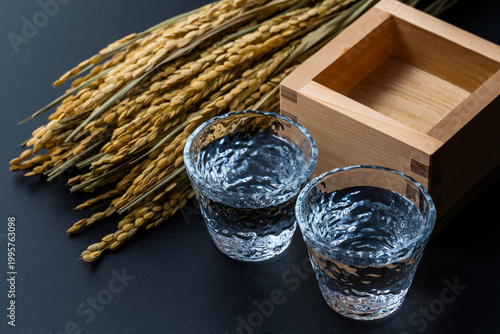 日本酒と稲と升