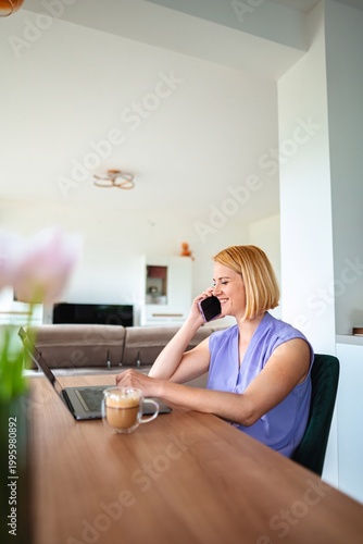 Εκτύπωση καμβά Working from home while enjoying a cup of coffee