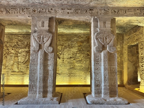 Cuadro en lienzo A view of the Temple of Nefertari in Abu Simbel, Egypt.