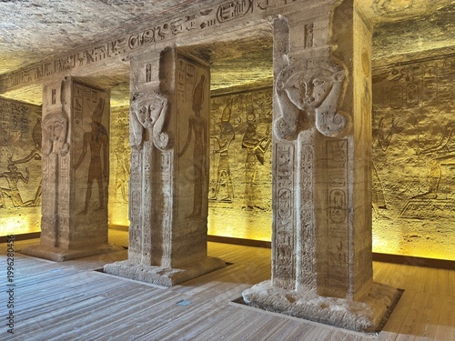 Tableau sur toile A view of the Temple of Nefertari in Abu Simbel, Egypt.