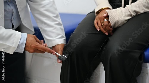 1080p 60fps horizontal video of a doctor checking a patient's reflexes with his percussion hammer, both of Latin origin
