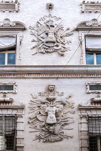 Obraz na plátně Late-Renaissance palace Bentivoglio (from 1449) is located on Via Garibaldi