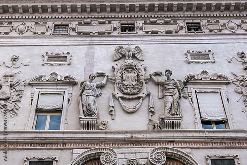Obraz na plátně Late-Renaissance palace Bentivoglio (from 1449) is located on Via Garibaldi