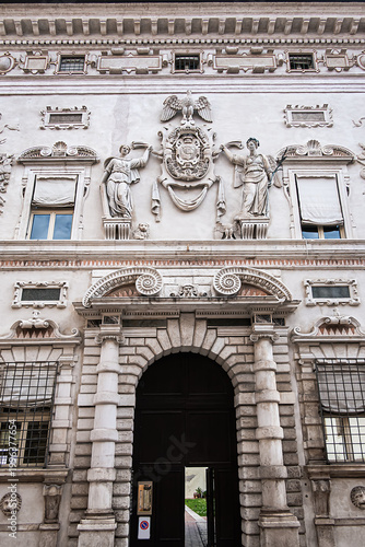 Fotografie Late-Renaissance palace Bentivoglio (from 1449) is located on Via Garibaldi