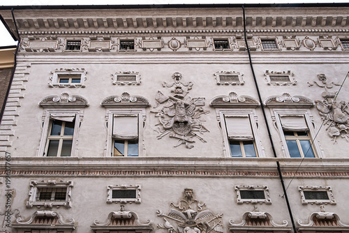 Obraz na plátně Late-Renaissance palace Bentivoglio (from 1449) is located on Via Garibaldi