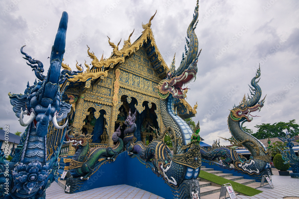 Fototapeta premium Vibrant Blue Temple Wat Rong Suea Ten with ornate gold details in Chiang Rai, Thailand
