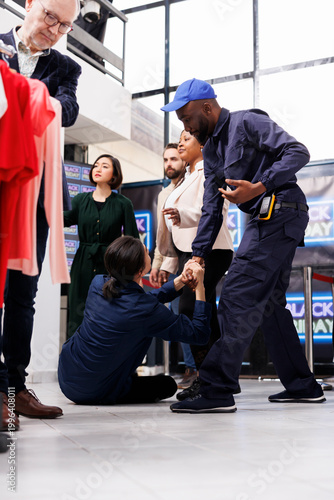 Foto Black Friday shopper injuries