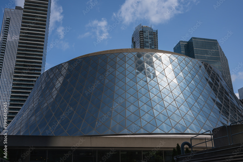 Fototapeta premium Roy Thomson Hall - modern concert hall - Toronto, Ontario, Canada