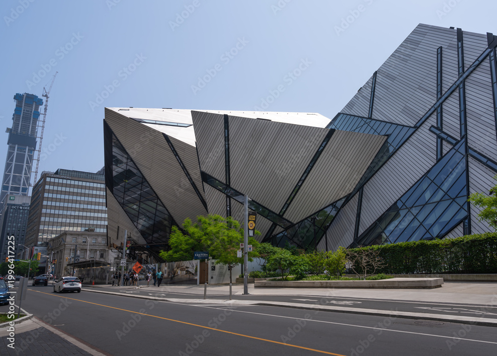 Fototapeta premium Royal Ontario Museum - Michael Lee-Chin Crystal Facade - Toronto, Ontario, Canada