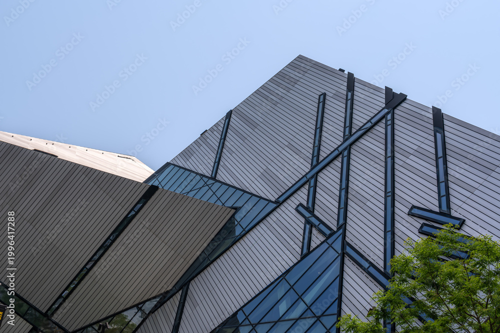 Fototapeta premium Royal Ontario Museum - Michael Lee-Chin Crystal Facade - Toronto, Ontario, Canada