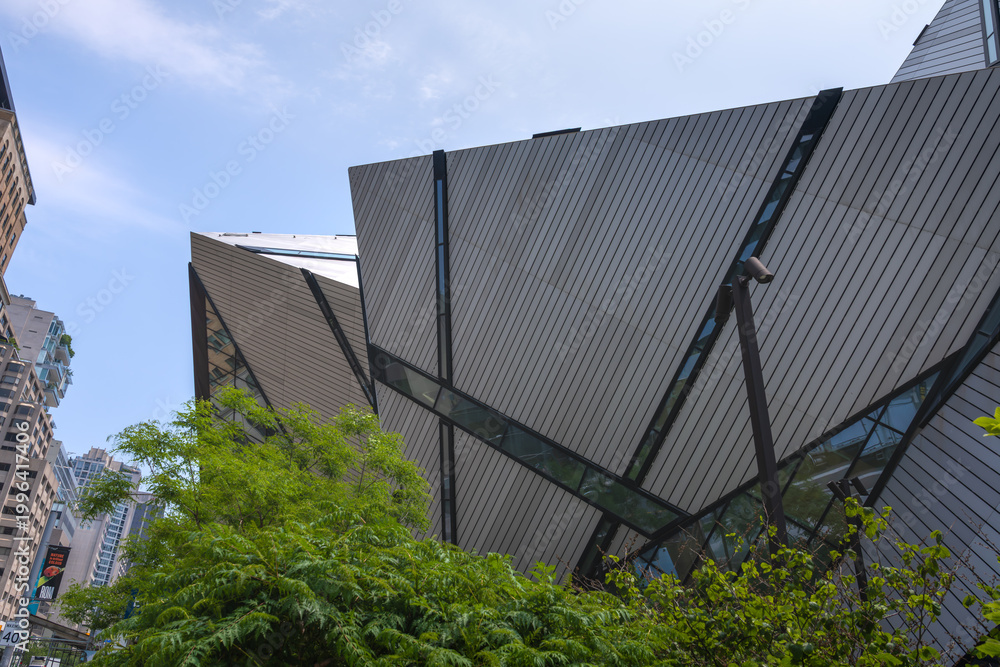Fototapeta premium Royal Ontario Museum - Michael Lee-Chin Crystal Facade - Toronto, Ontario, Canada