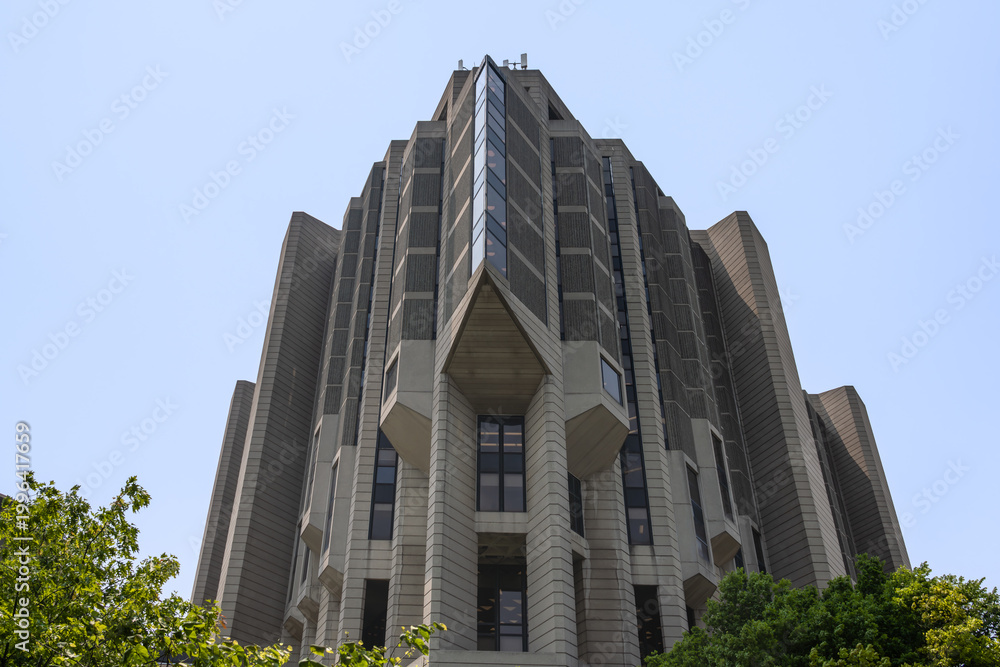 Fototapeta premium Robarts Library at University of Toronto - Campus St. George - Toronto, Ontario, Canada