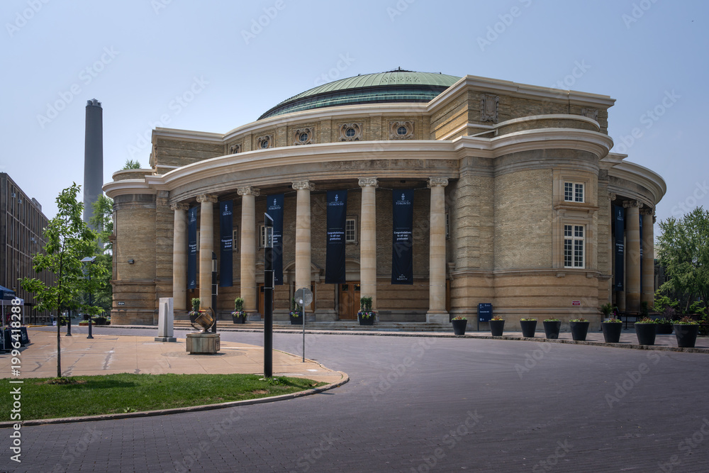 Obraz premium Convocation Hall at University of Toronto - Campus St. George - Toronto, Ontario, Canada