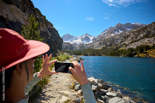 Women taking picture in Sierra-Nevada