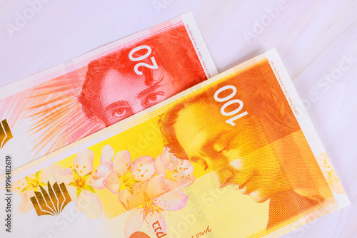 Foto Currency new Israeli shekel banknotes with distinct designs denominations placed