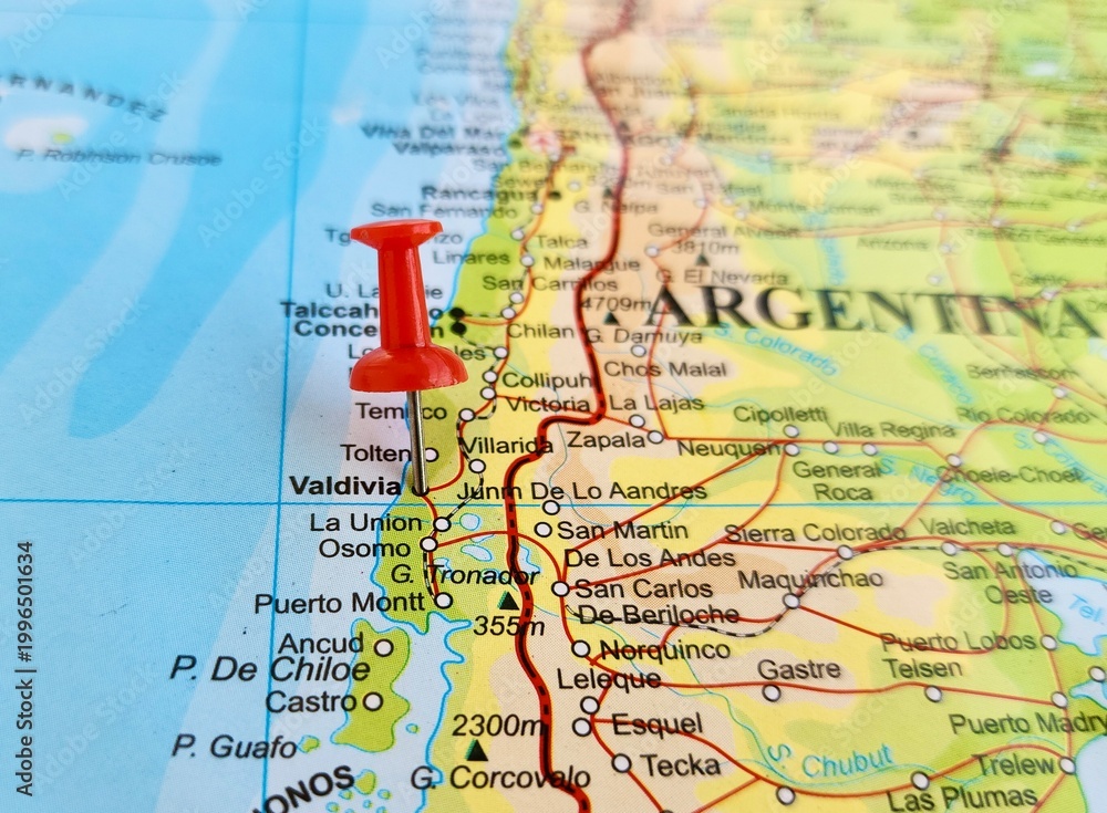 Naklejka premium View of Valdivia, is a city and commune in southern Chile, on a geographical map of America, marked with red push pin