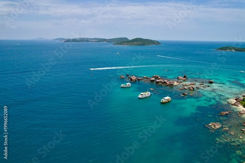 Foto Stunning aerial drone video of Gam Ghi Island on Phu Quoc in south Vietnam with