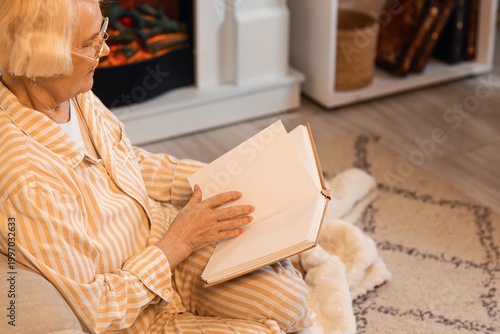 Senior woman reading book n...