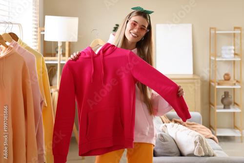 Stylish young woman with ho...