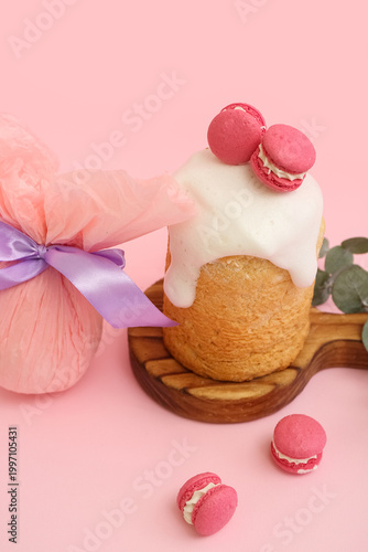 Wooden board with Easter ca...
