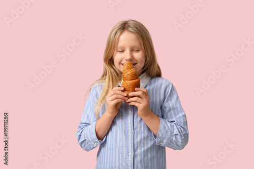Cute little girl with delic...