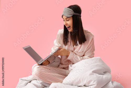 Pretty young woman with bla...